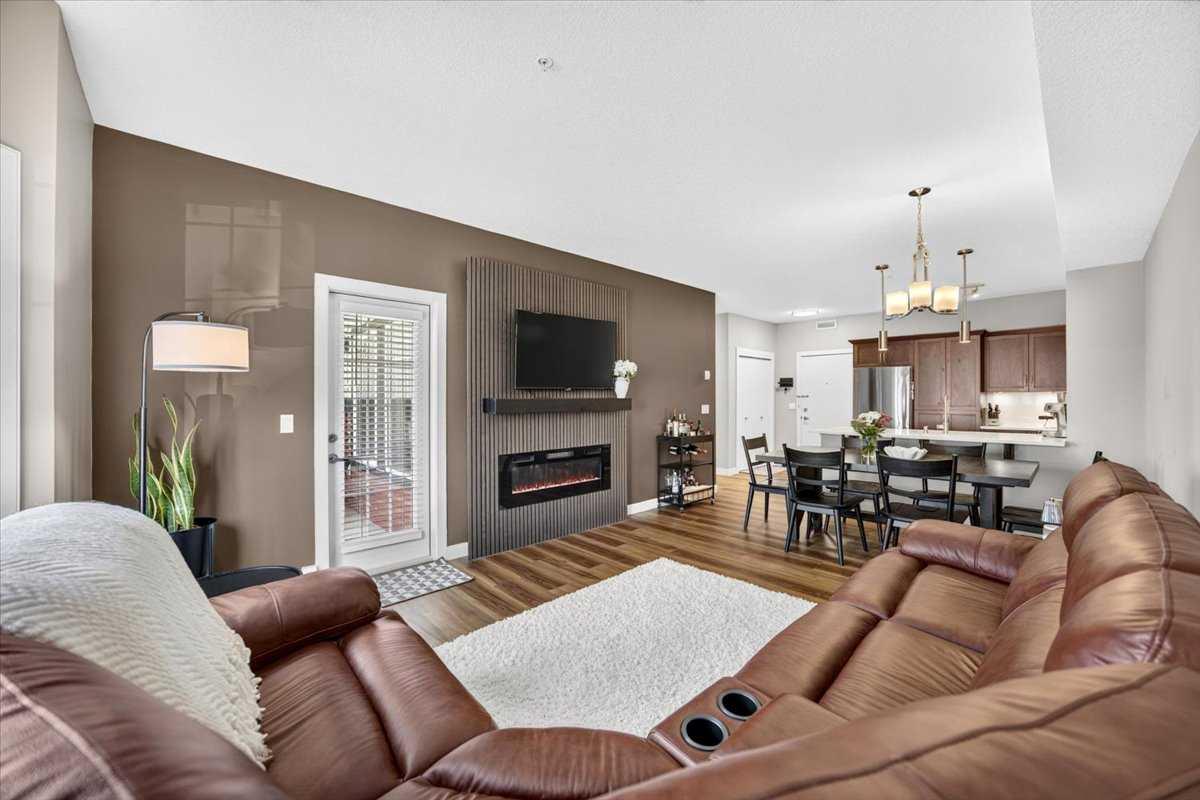 226, 20 Royal Oak Plaza NW