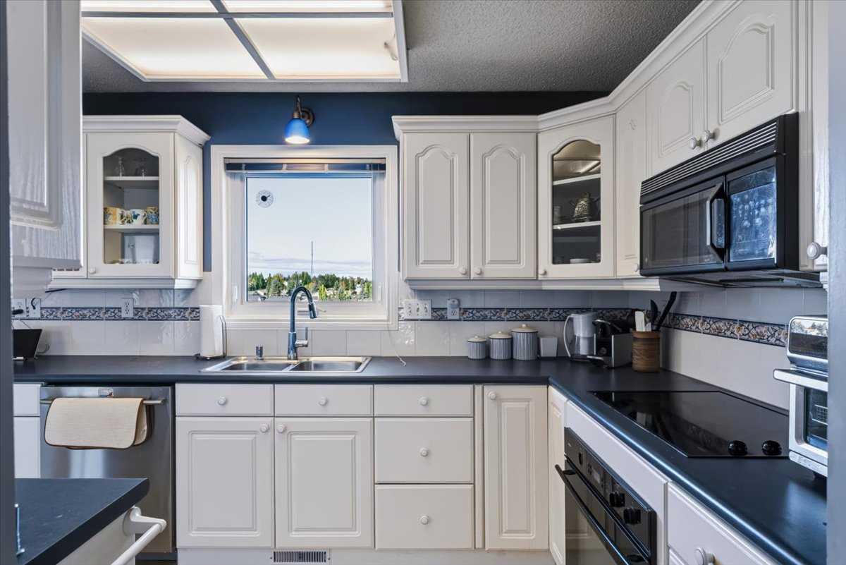 36, 140 Strathaven Circle SW