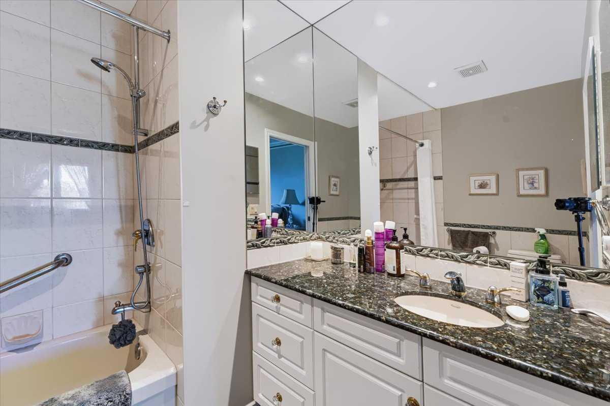 36, 140 Strathaven Circle SW