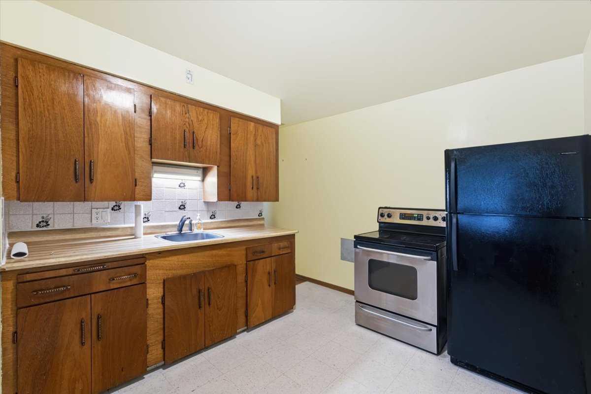 2731 & 2733, 2731 17 Street NW