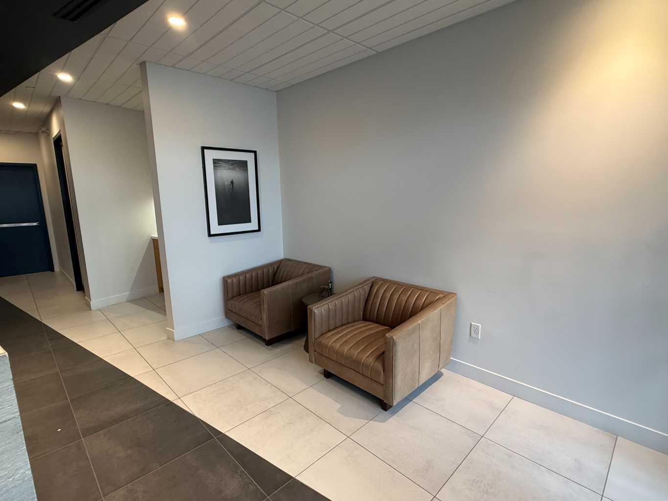 401 & 402, 2903 Kingsview Boulevard SE