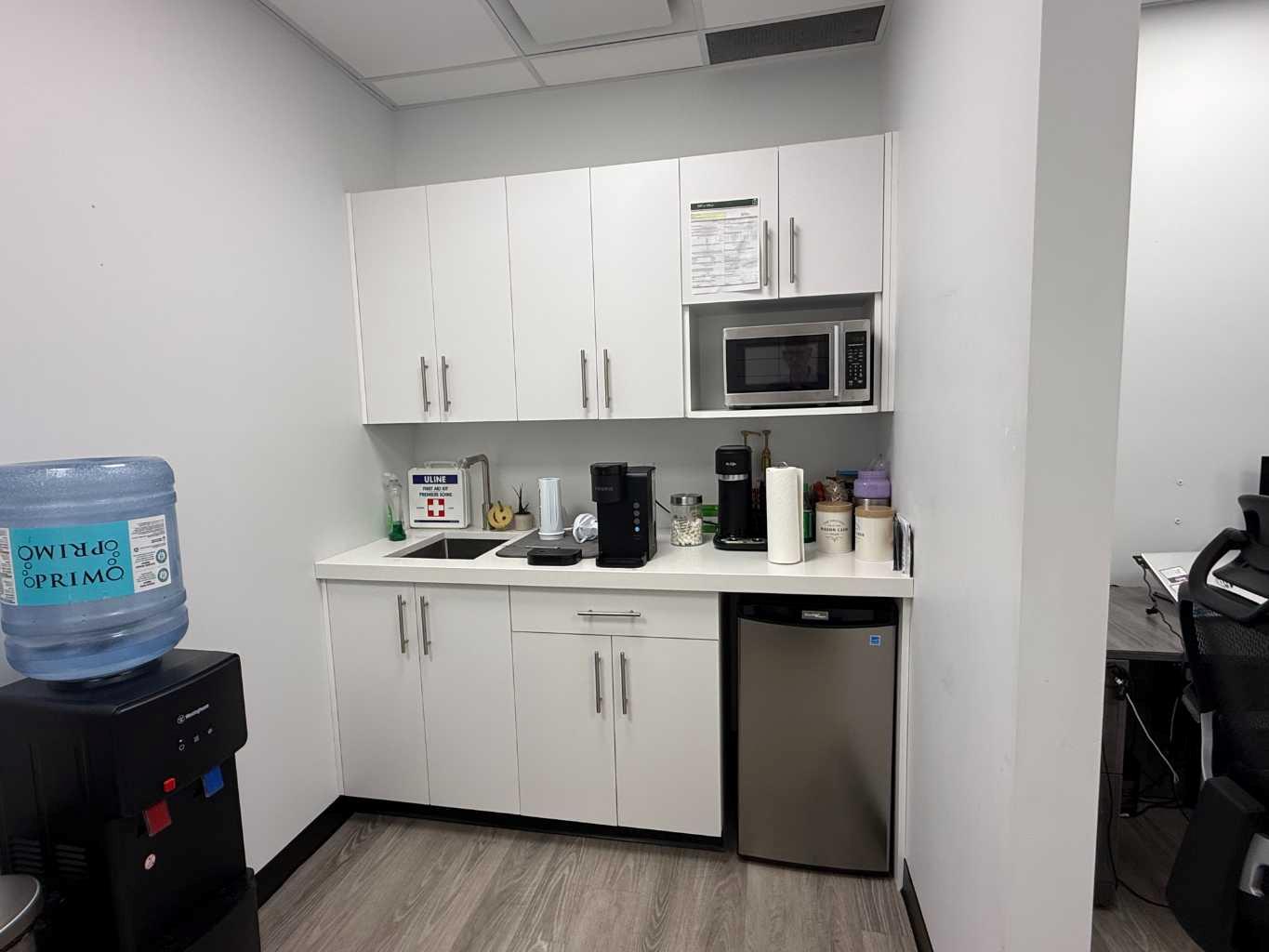 401 & 402, 2903 Kingsview Boulevard SE