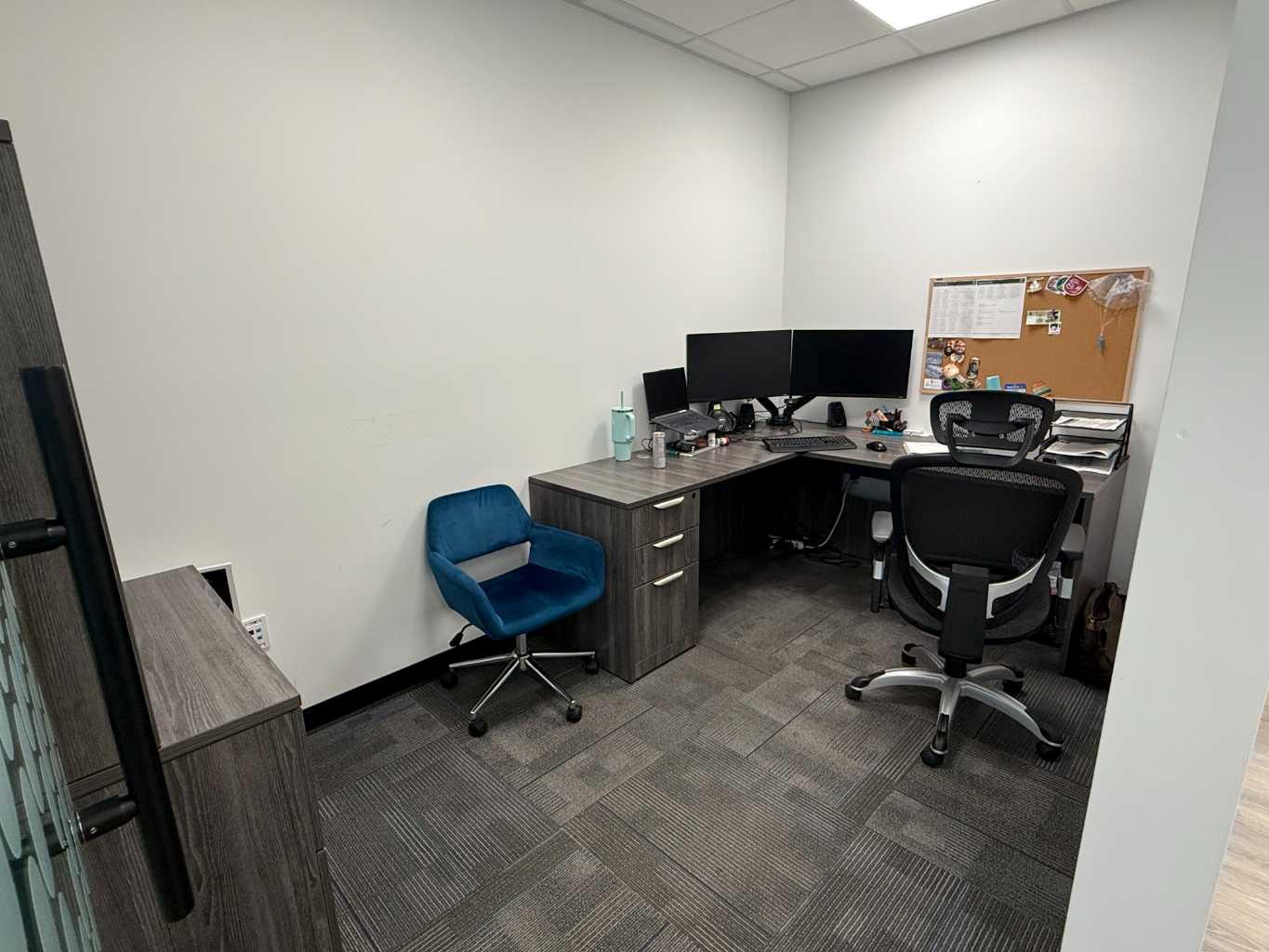 401 & 402, 2903 Kingsview Boulevard SE