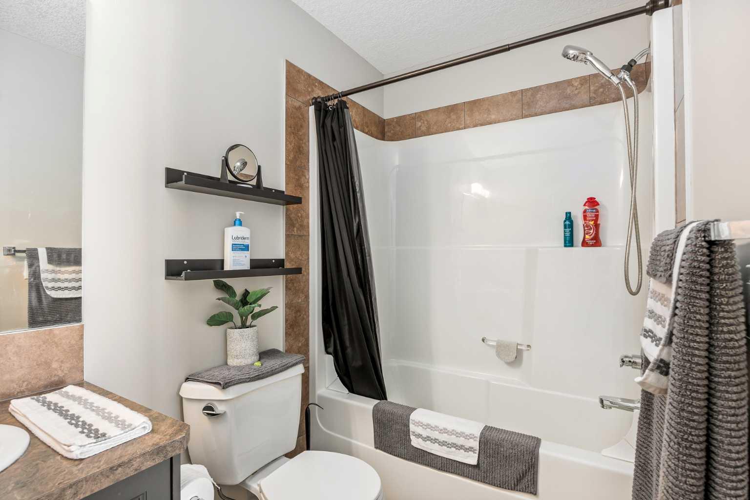 604, 620 Luxstone Landing SW