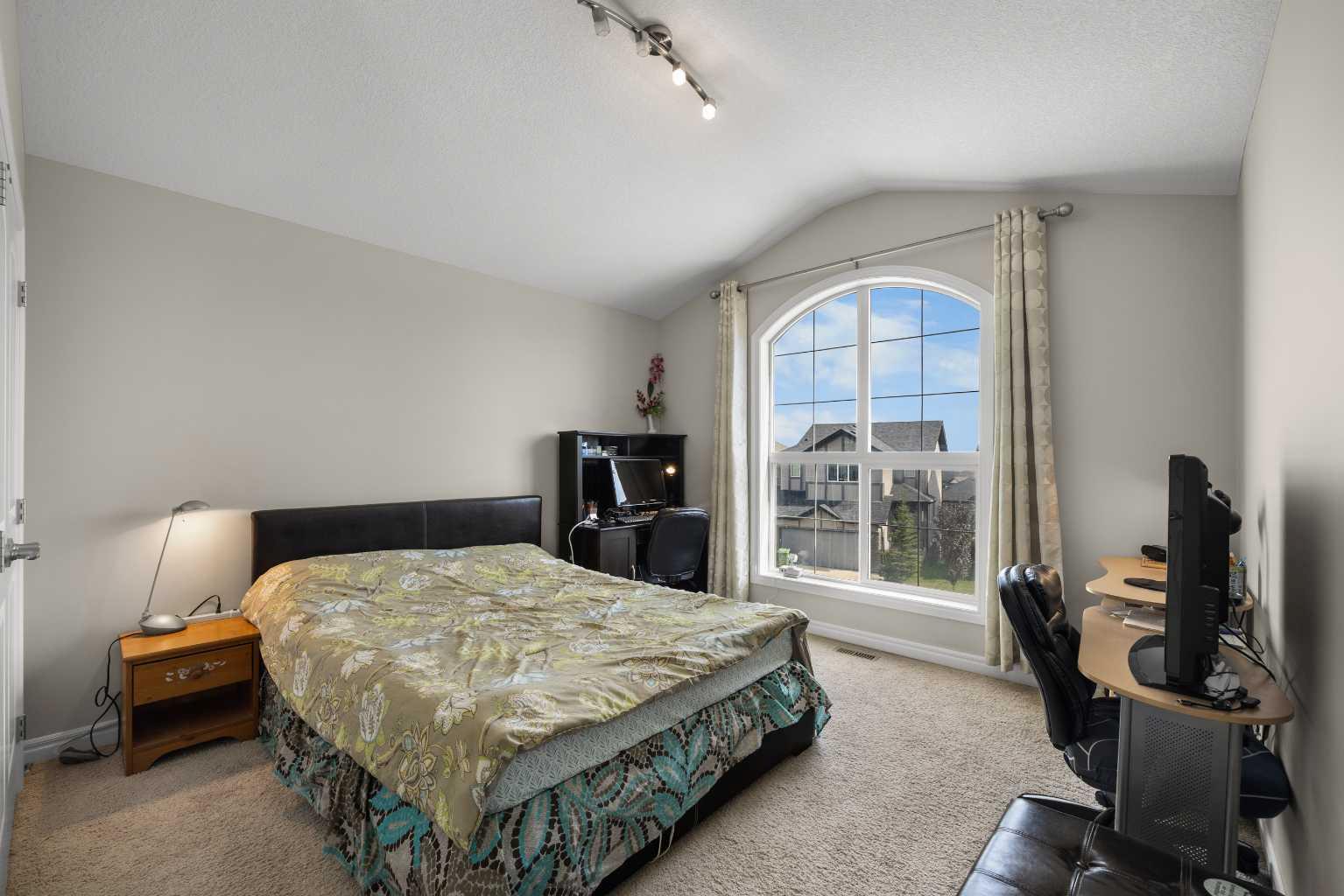 112 Sherwood Crescent NW