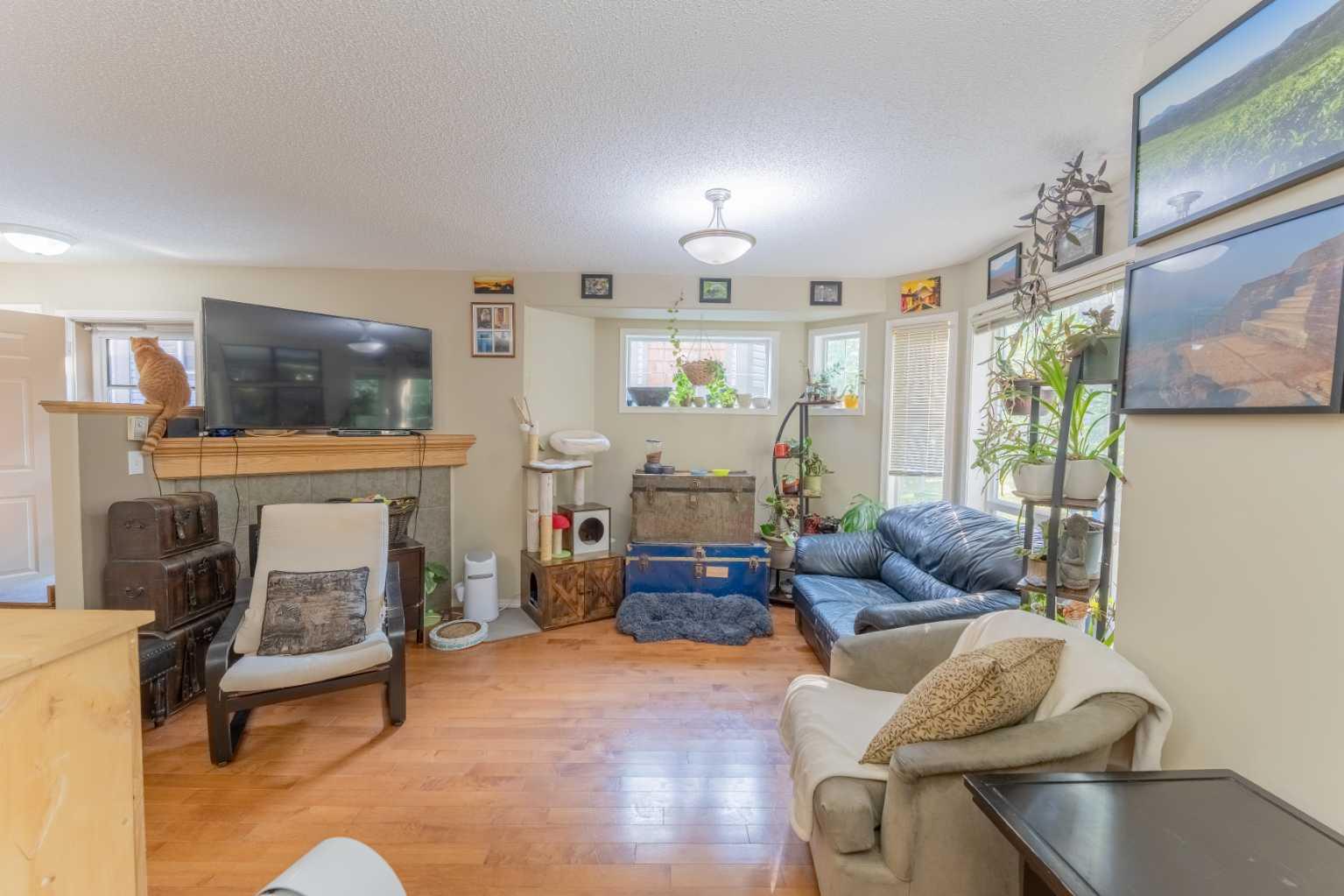 2, 827 Wilson Way 