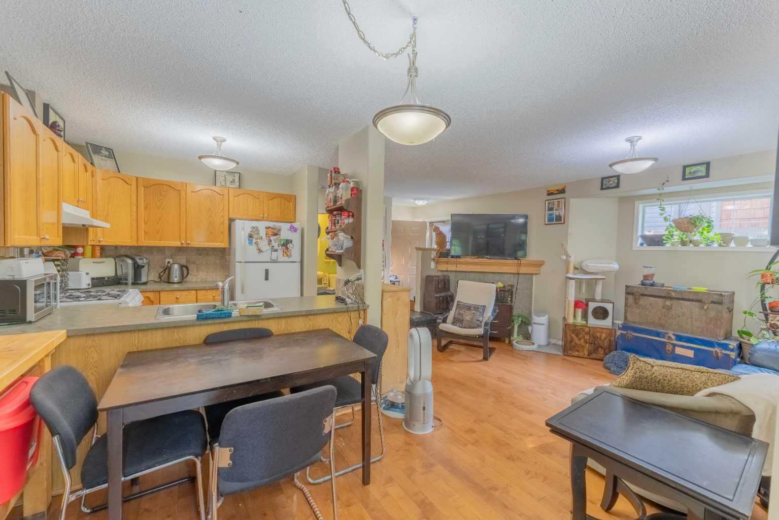 2, 827 Wilson Way 
