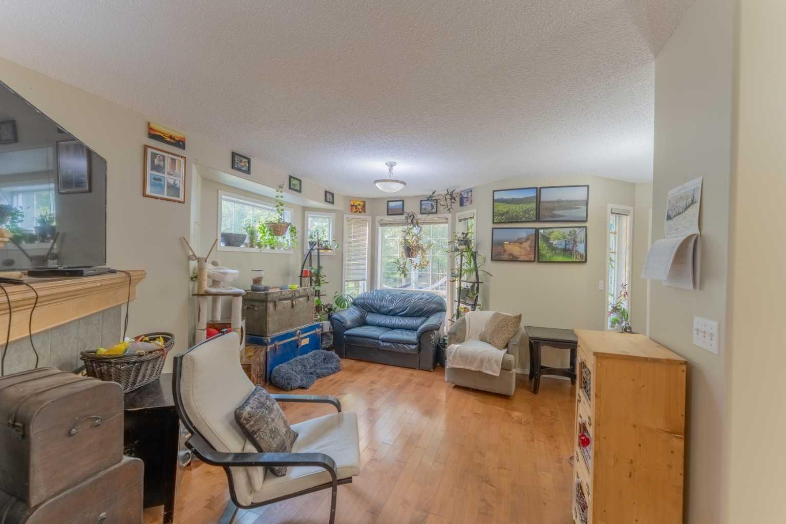 2, 827 Wilson Way 
