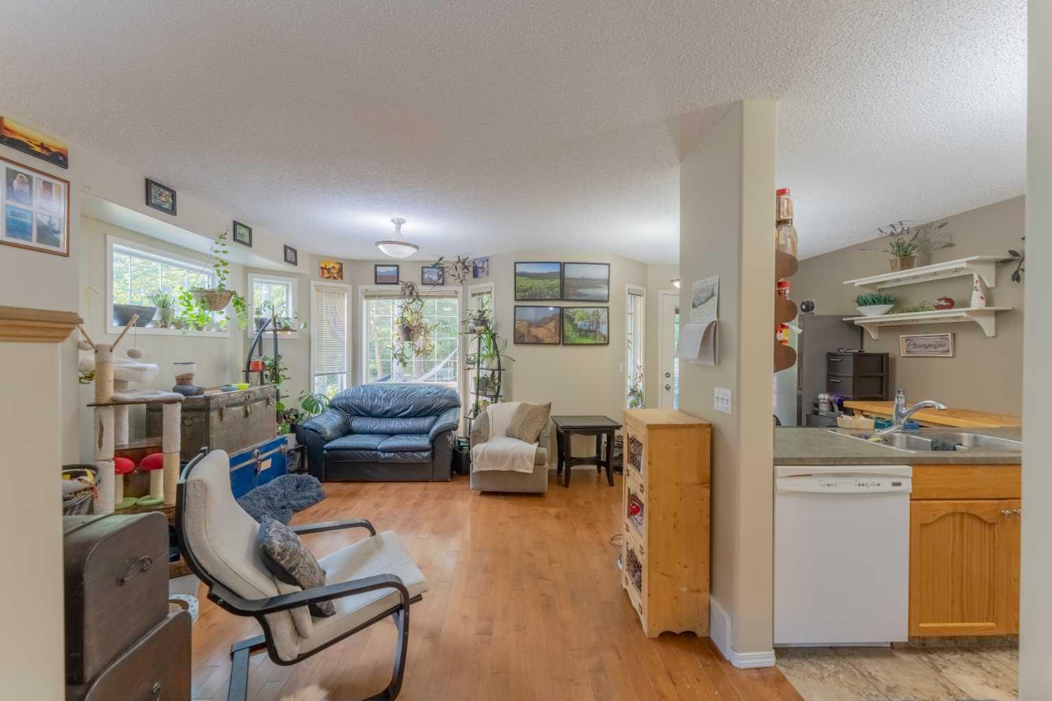 2, 827 Wilson Way 
