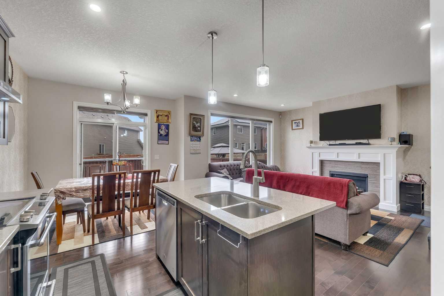 28 Saddlelake Common NE