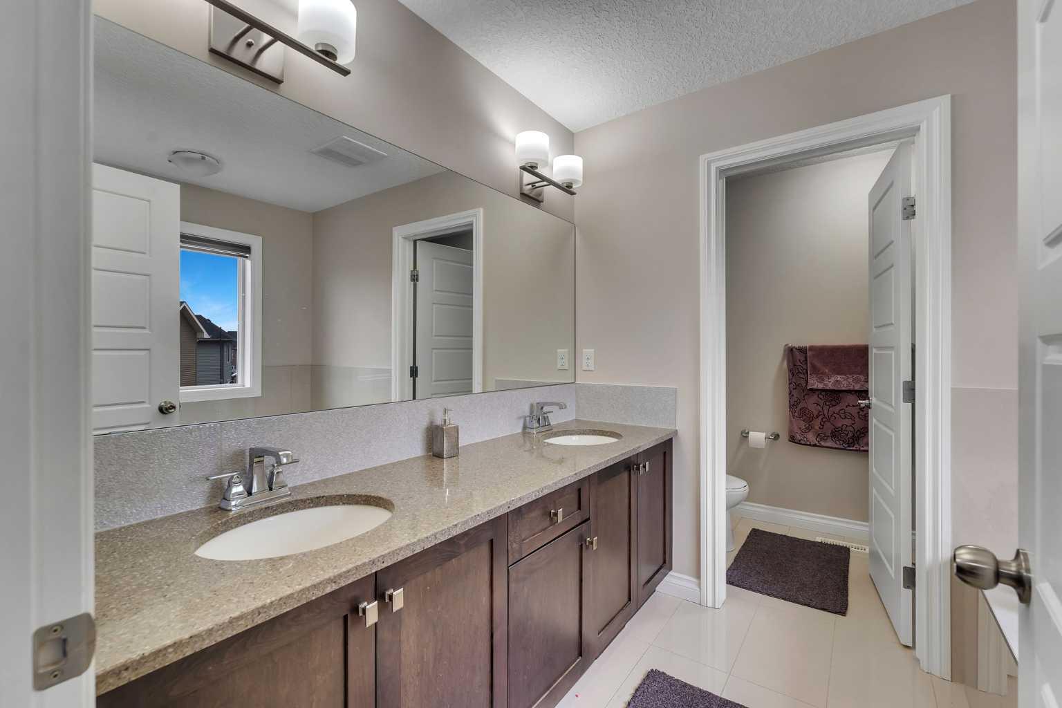 28 Saddlelake Common NE