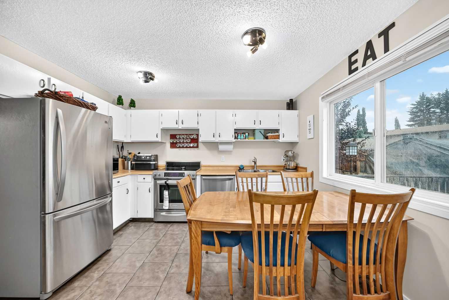 111 Midbend Place SE