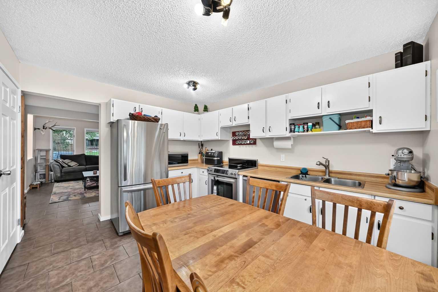 111 Midbend Place SE