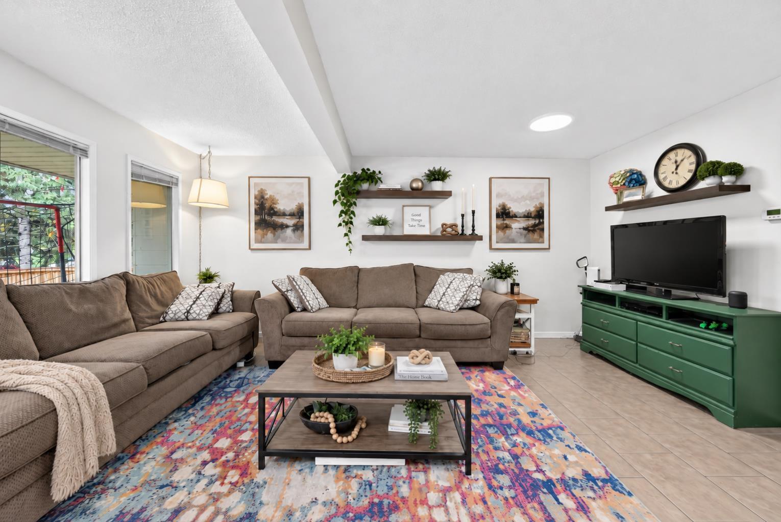 111 Midbend Place SE