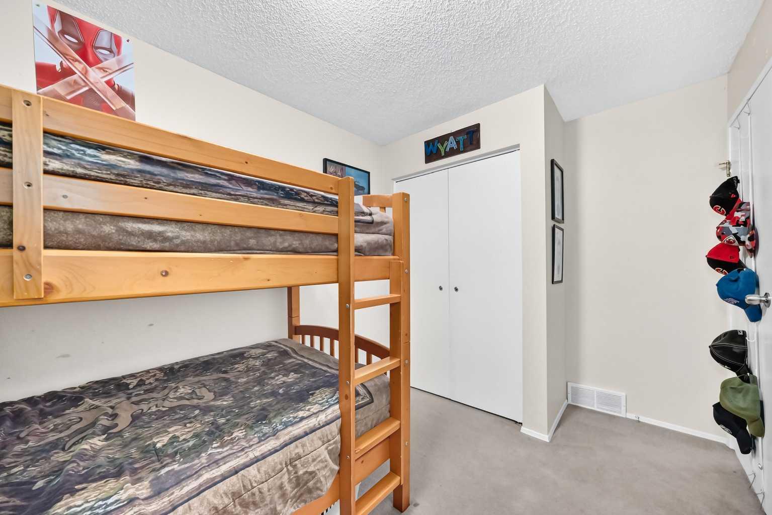 111 Midbend Place SE