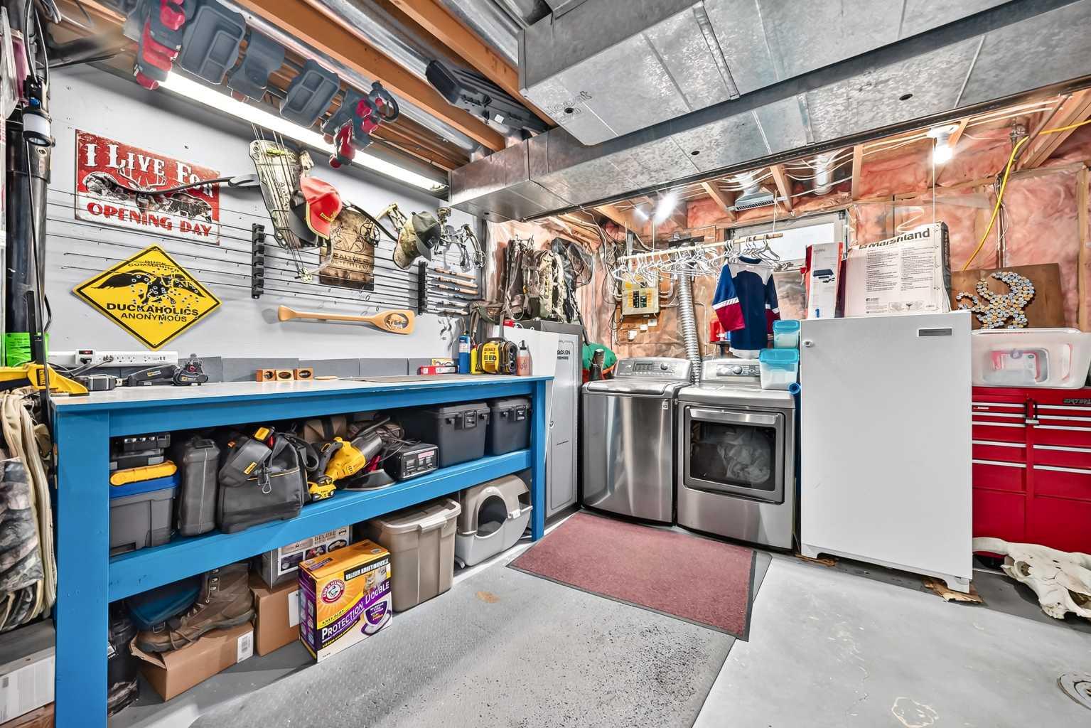111 Midbend Place SE