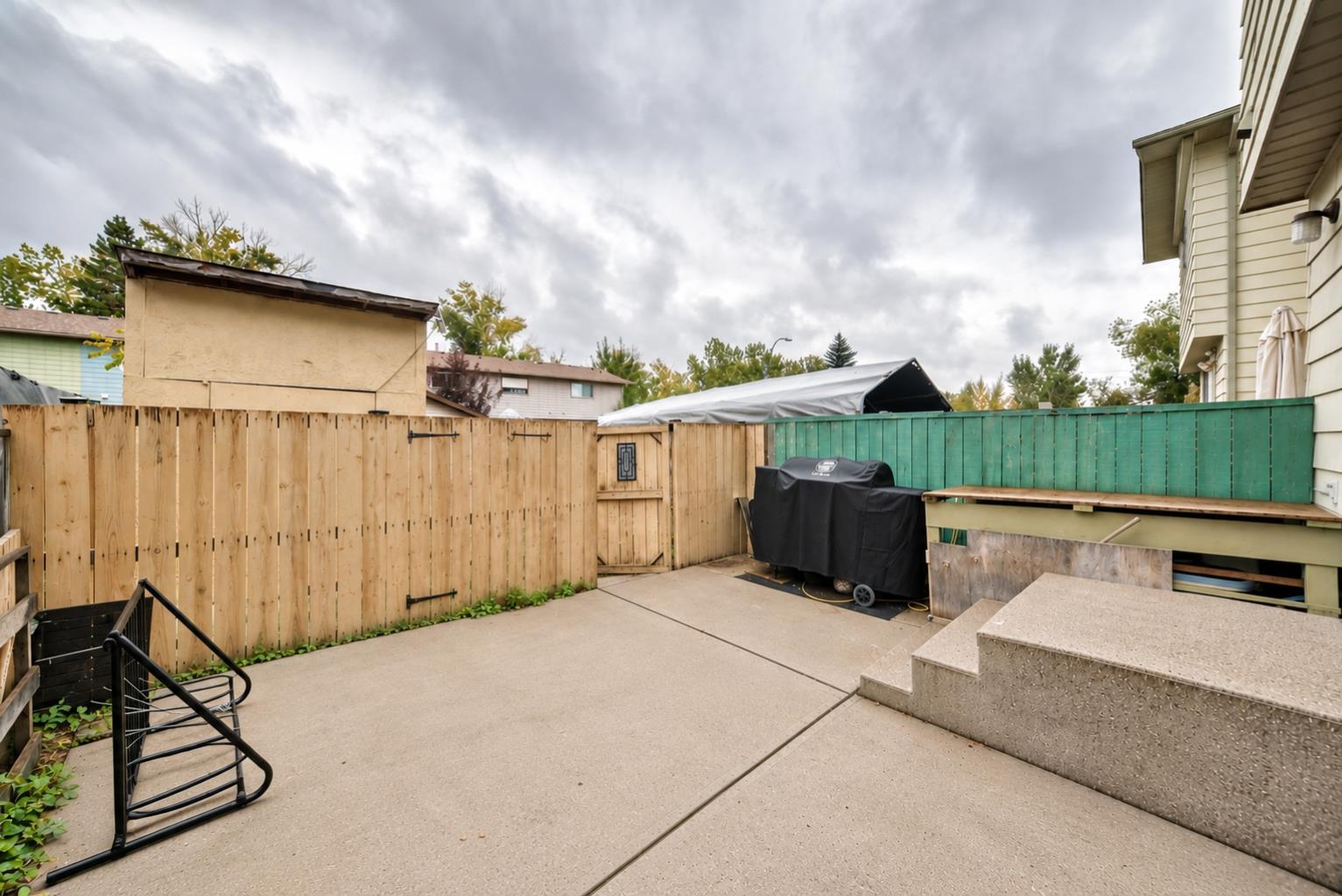 111 Midbend Place SE