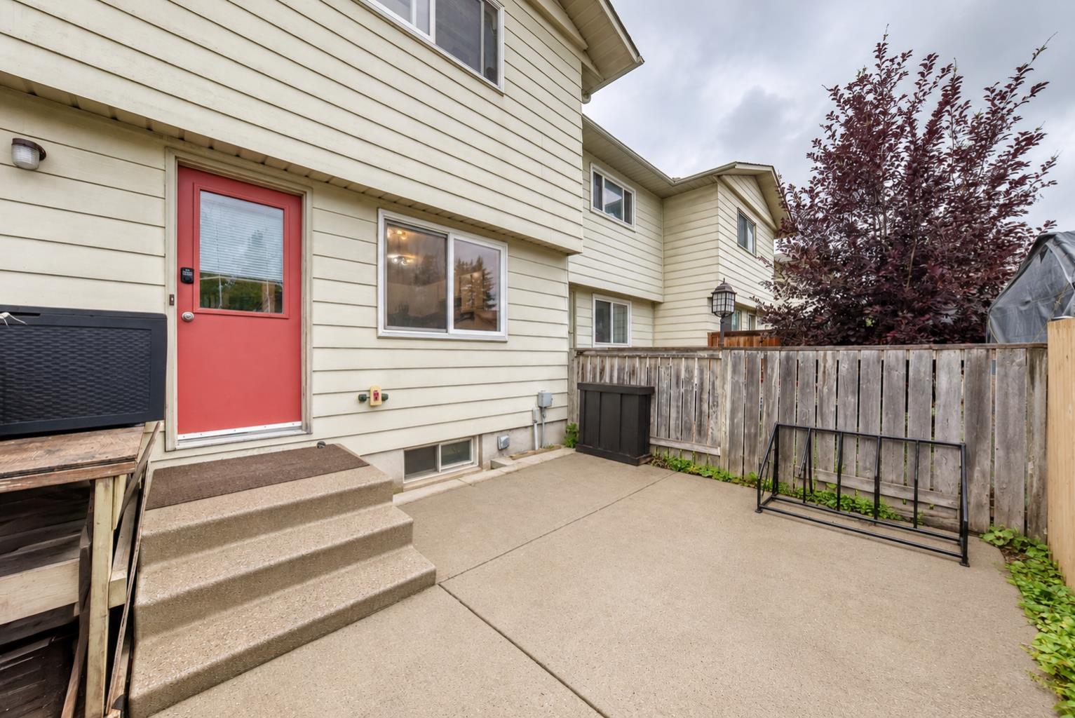 111 Midbend Place SE
