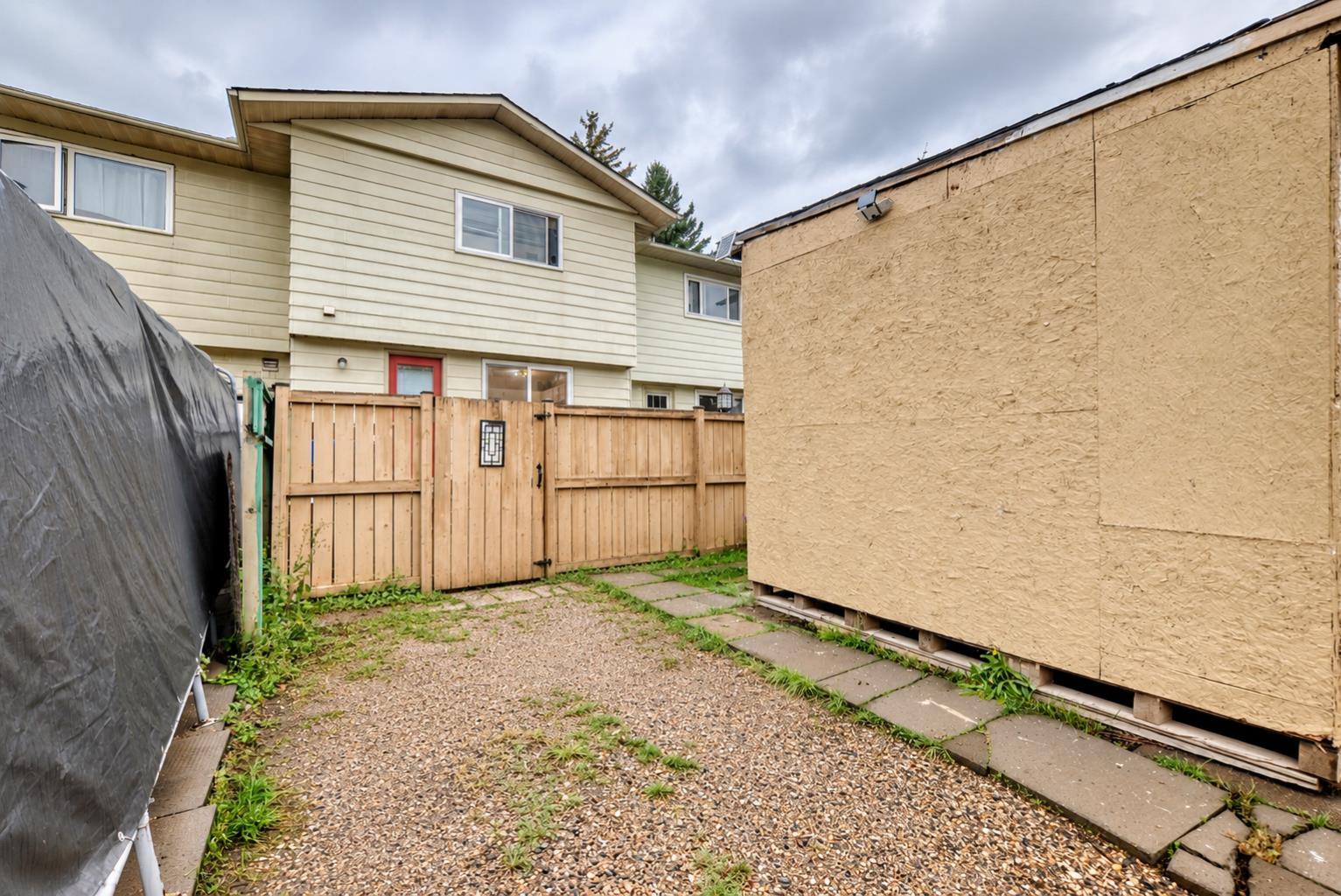 111 Midbend Place SE