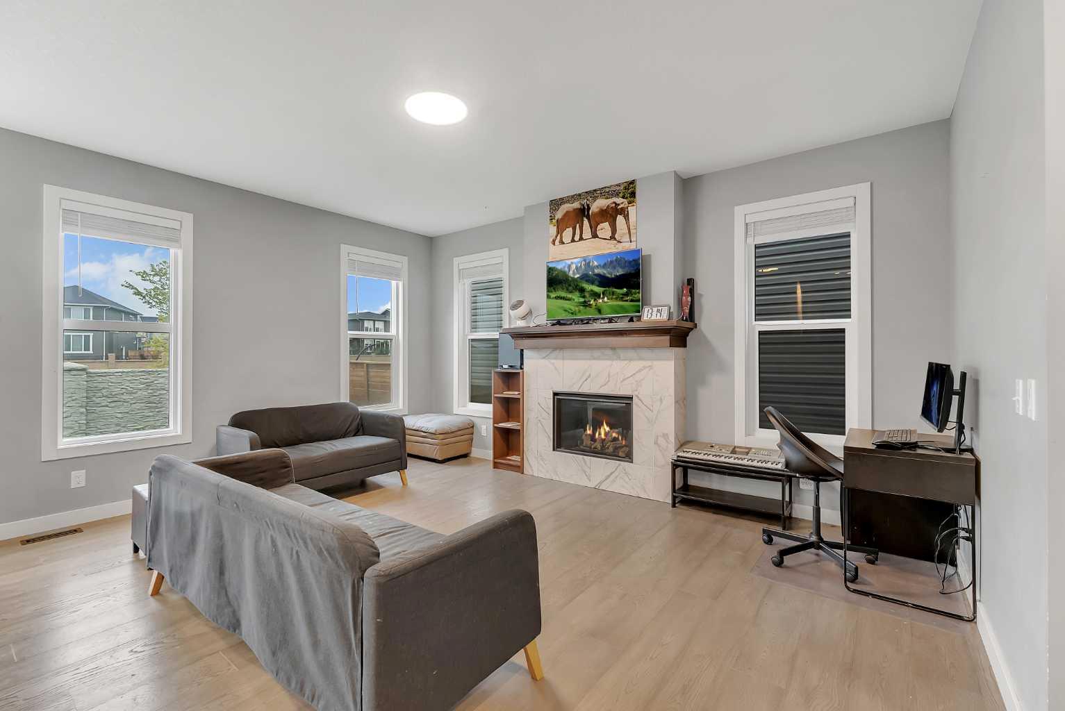 154 Amblehurst Way NW