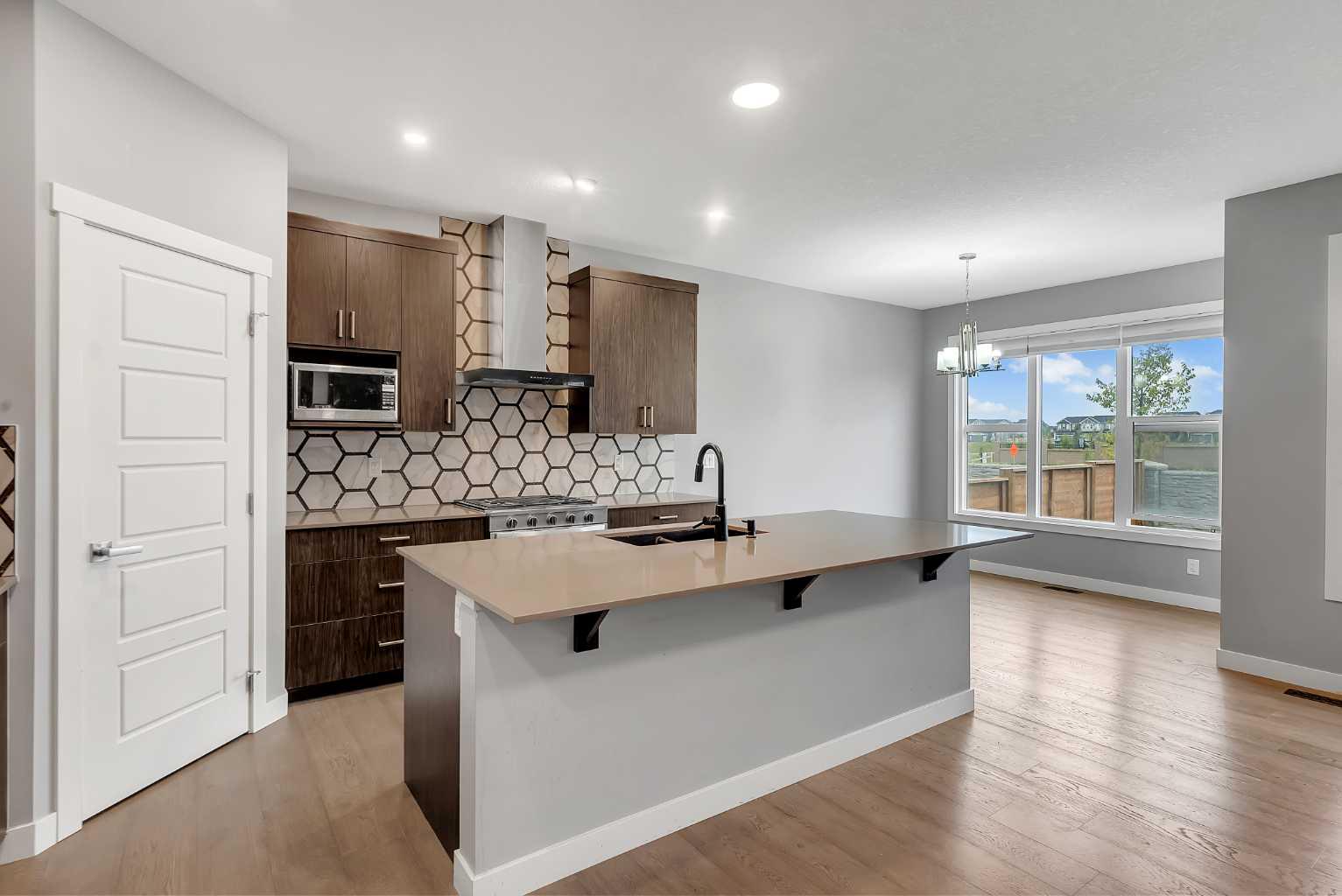 154 Amblehurst Way NW