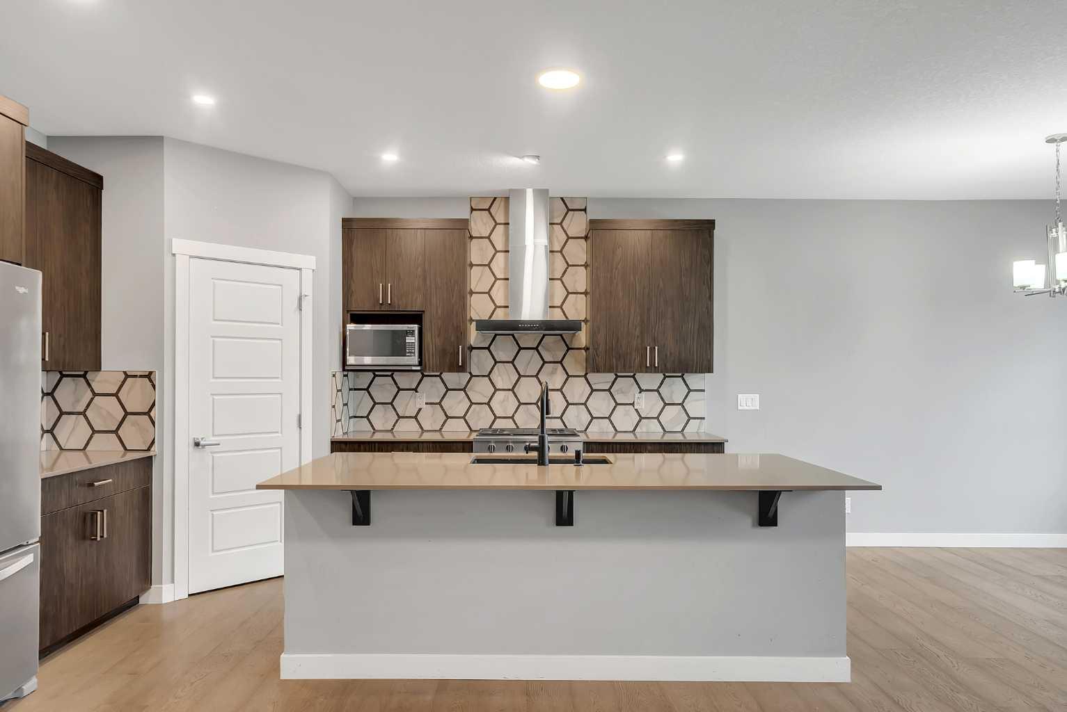154 Amblehurst Way NW