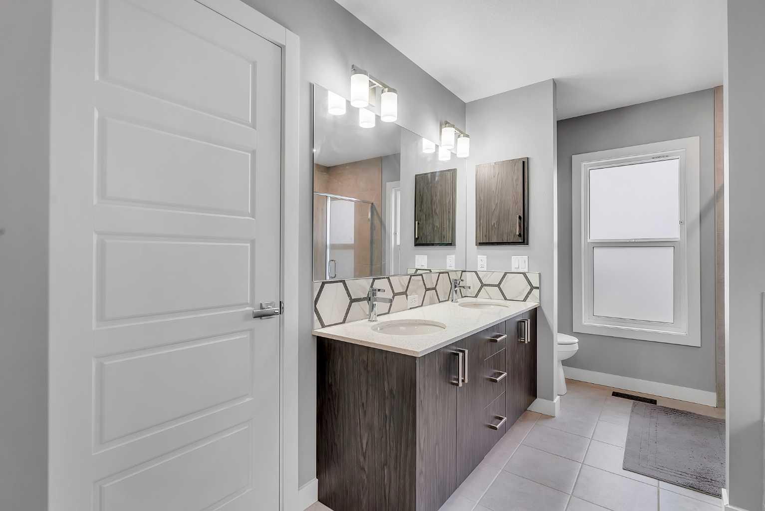 154 Amblehurst Way NW