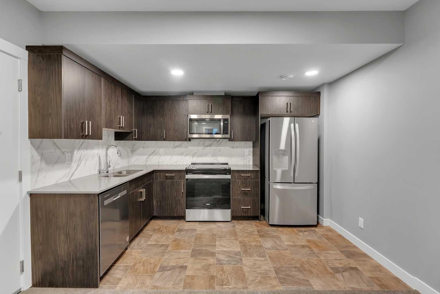 154 Amblehurst Way NW