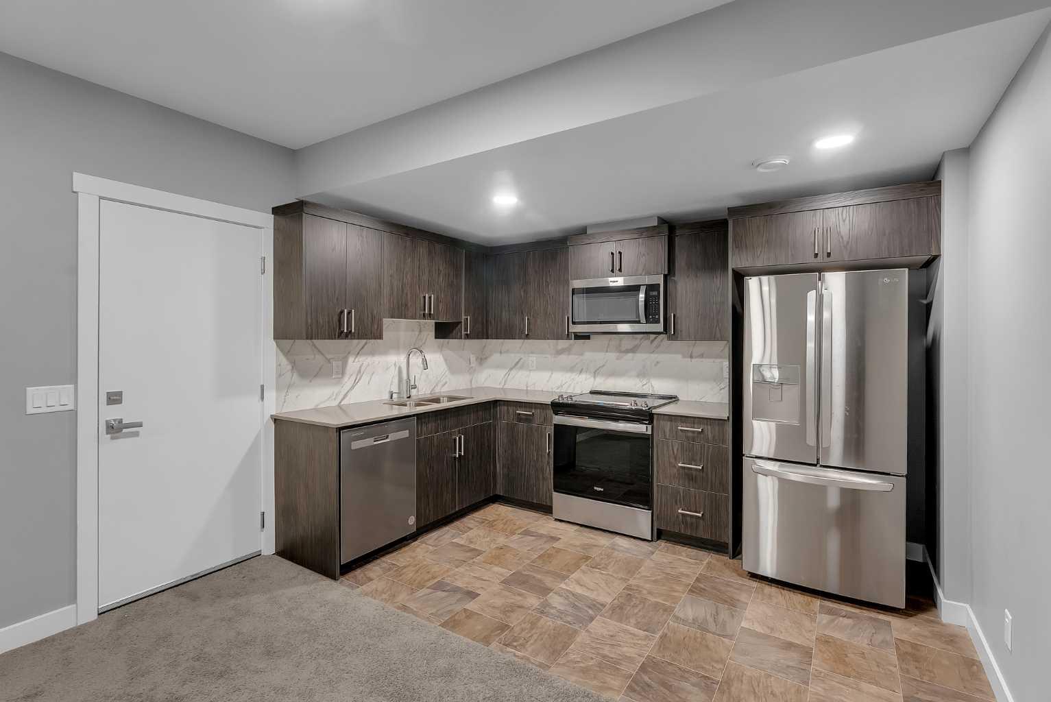 154 Amblehurst Way NW