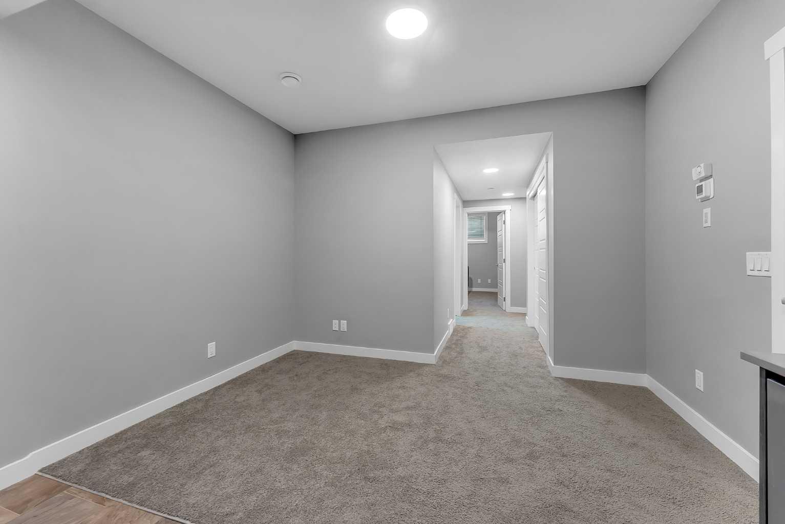 154 Amblehurst Way NW