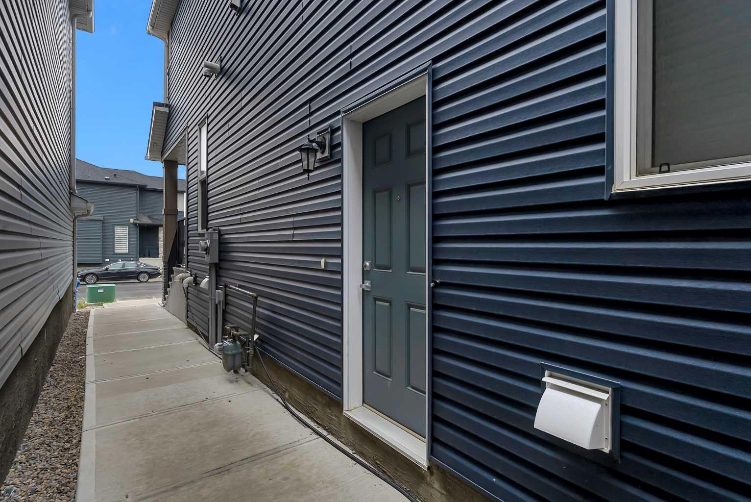 154 Amblehurst Way NW