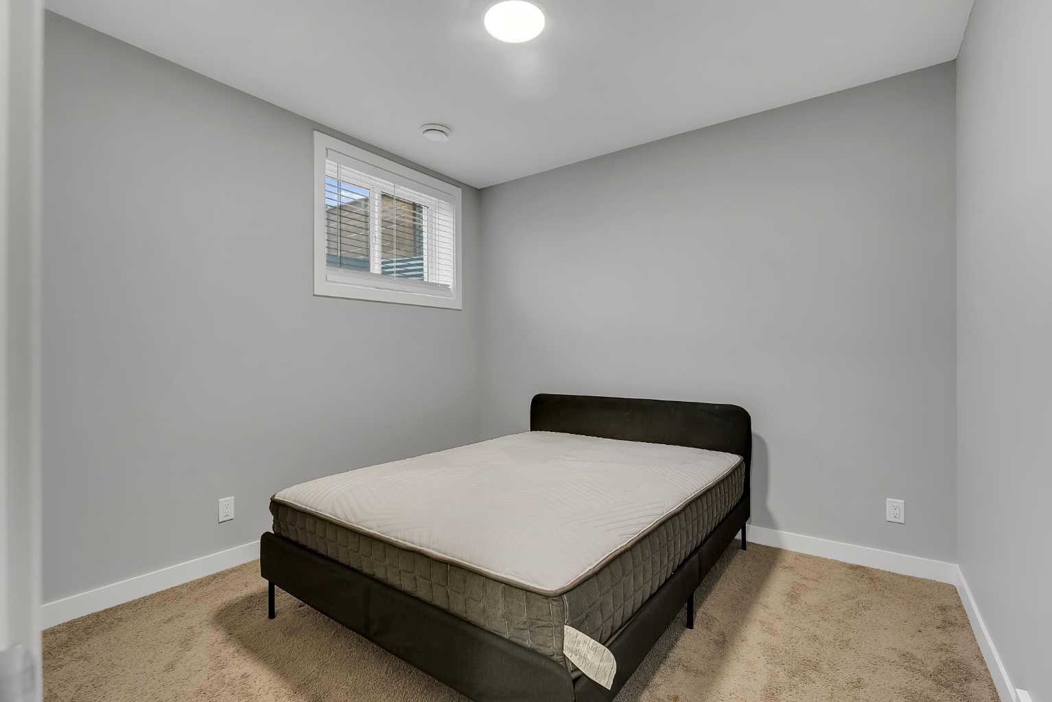 154 Amblehurst Way NW