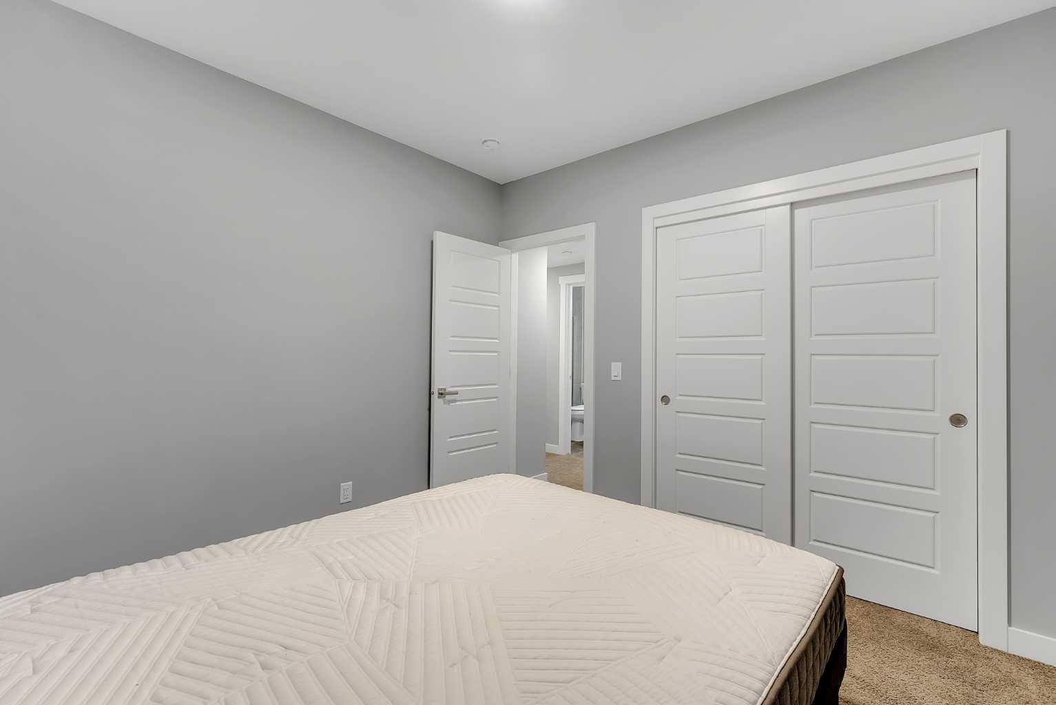 154 Amblehurst Way NW