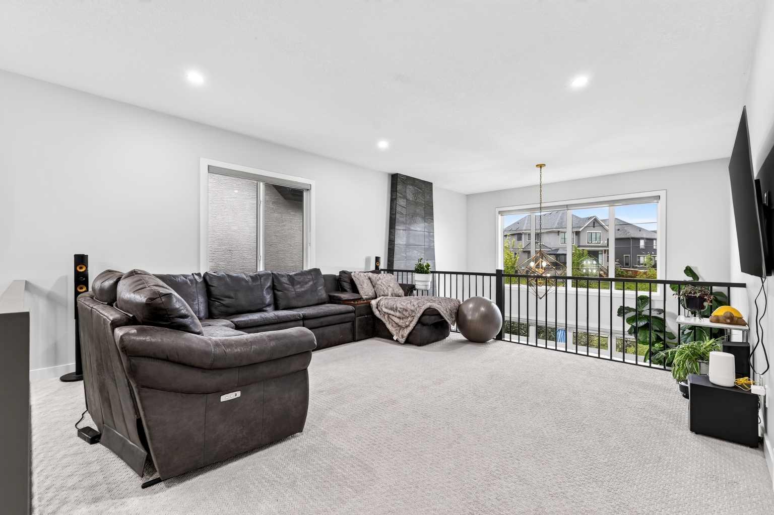 260 Marina Grove SE