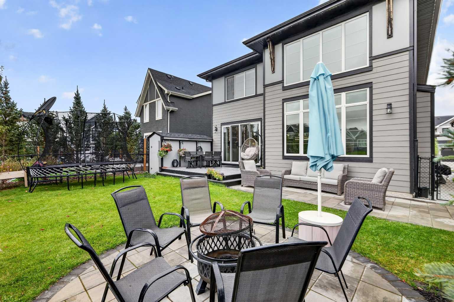 260 Marina Grove SE