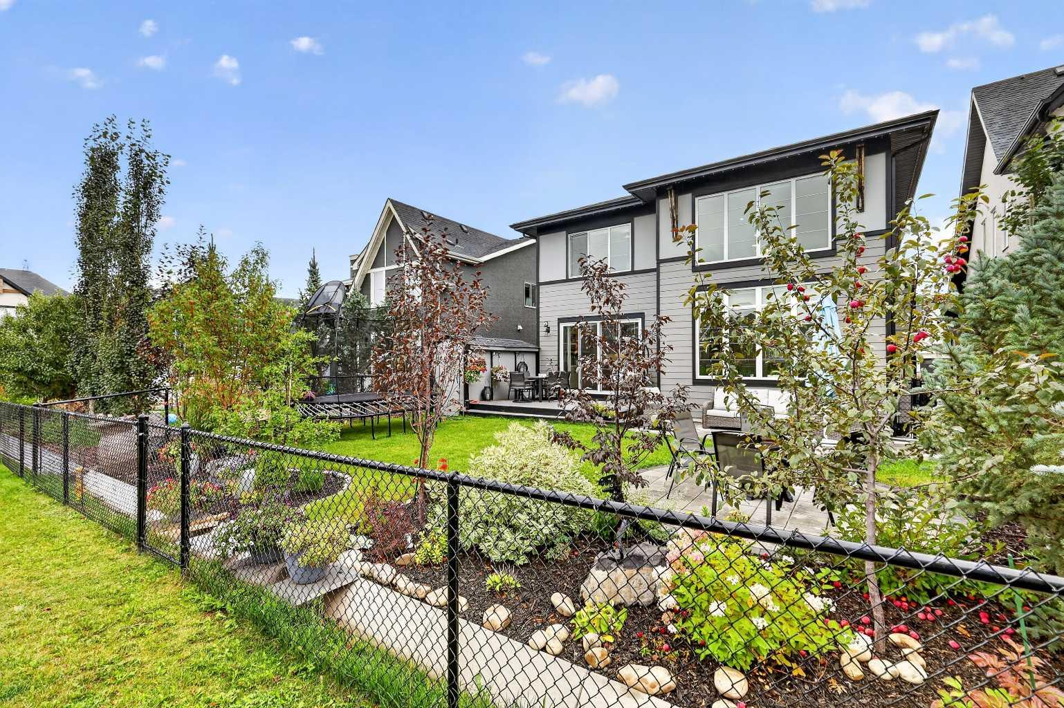 260 Marina Grove SE