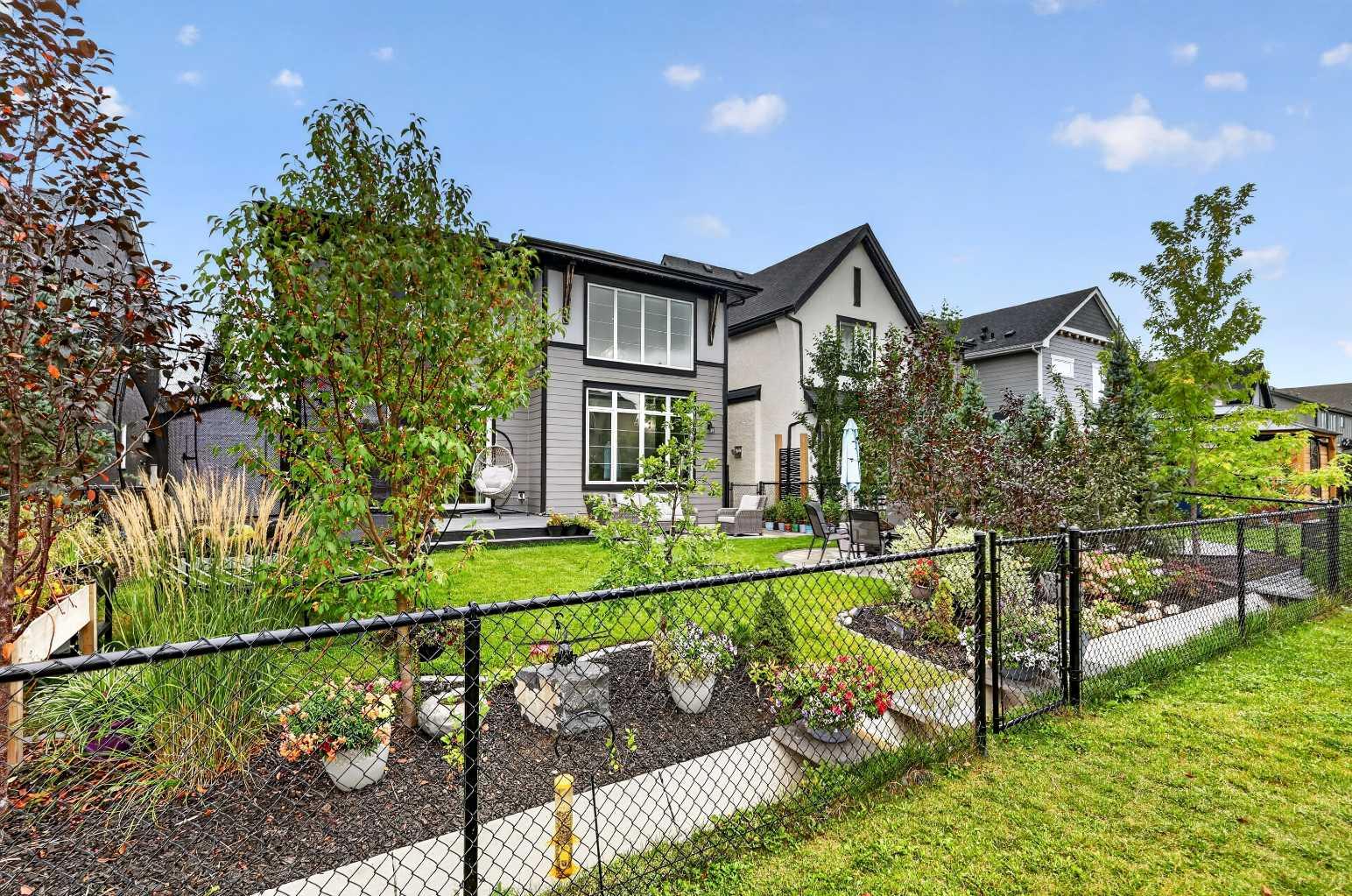 260 Marina Grove SE