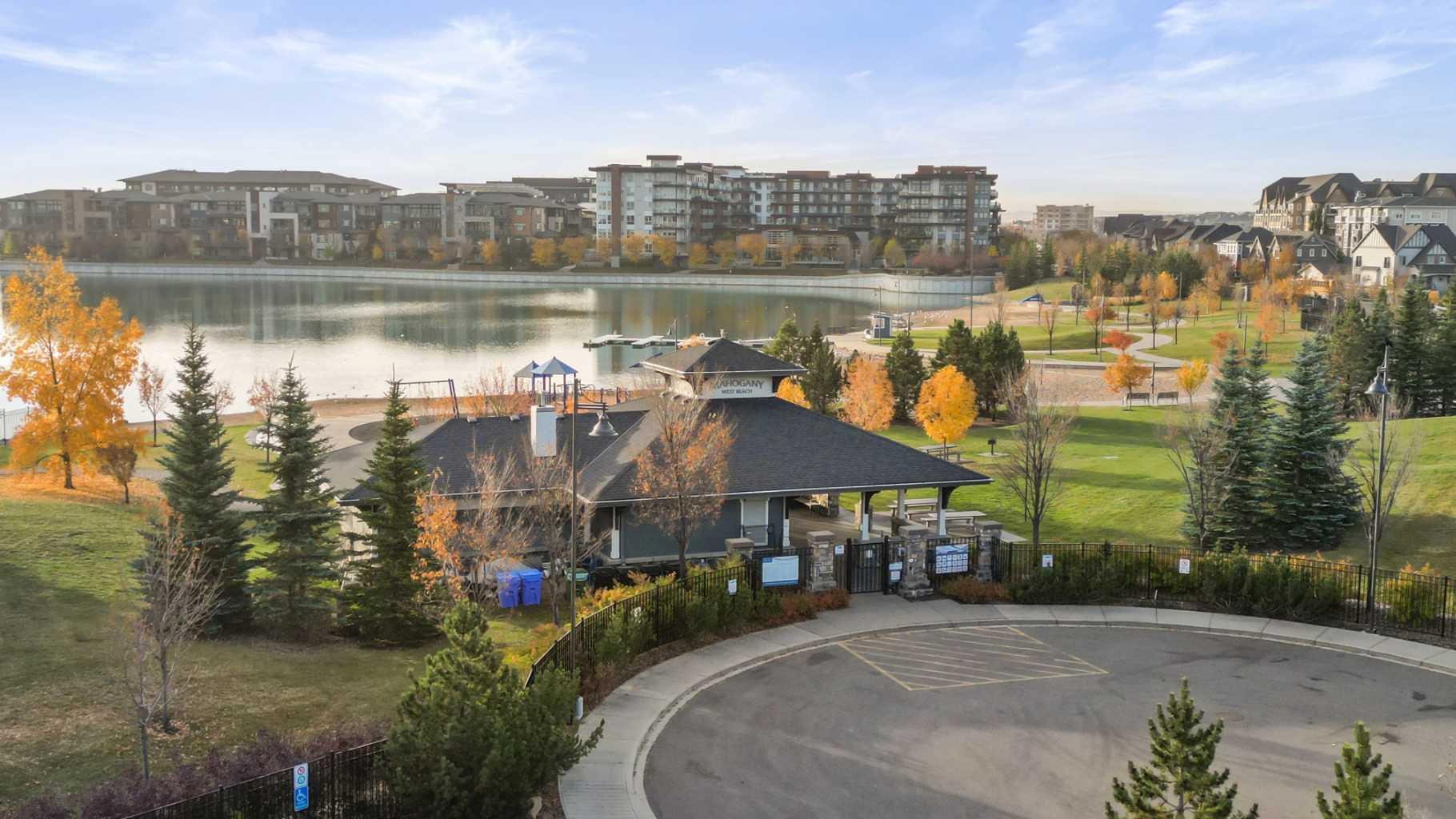 260 Marina Grove SE