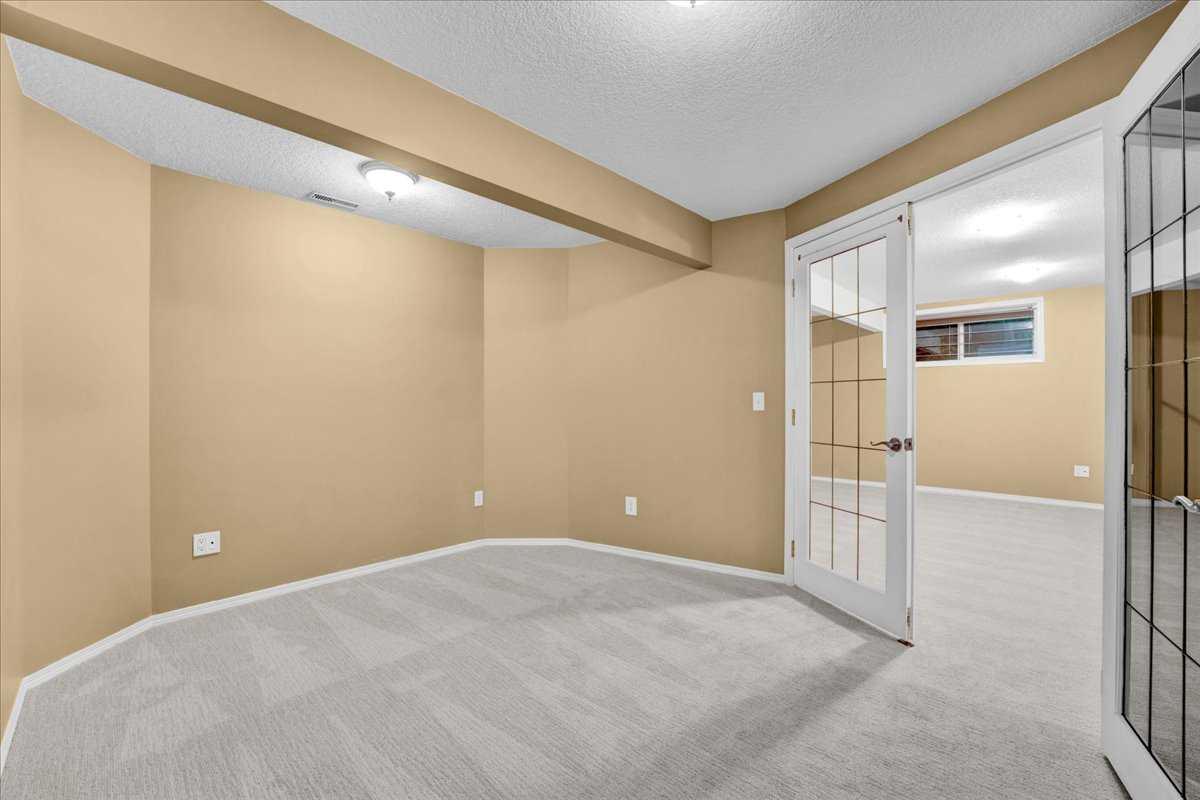 6 Hidden Valley Gardens NW