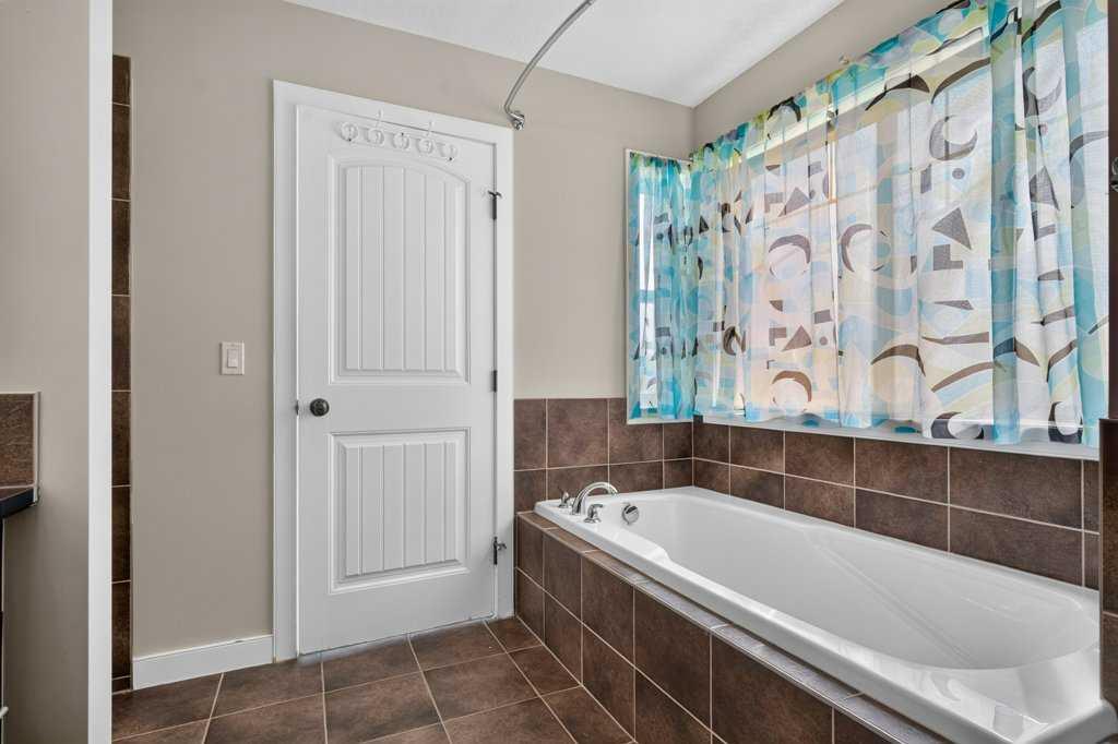 23 Saddlebrook Court NE