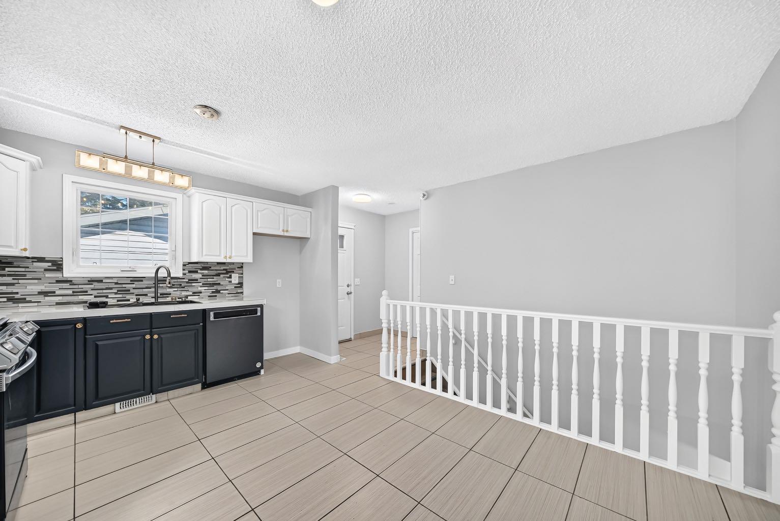 16 Dovely Way SE