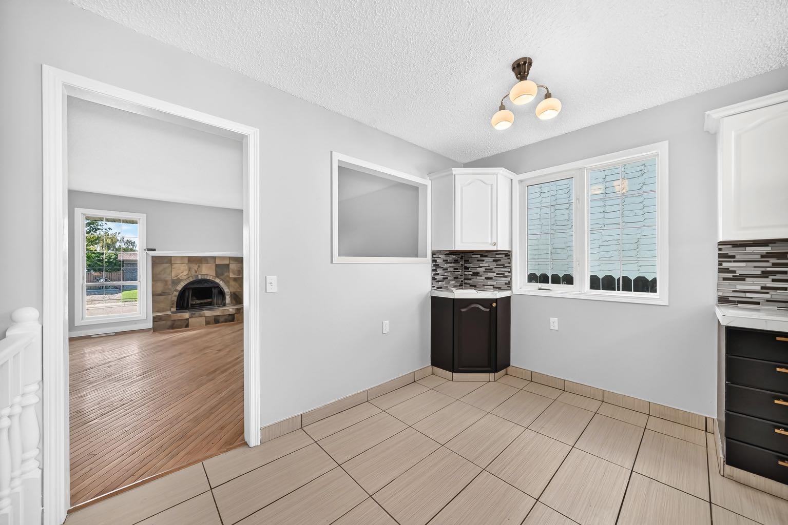 16 Dovely Way SE