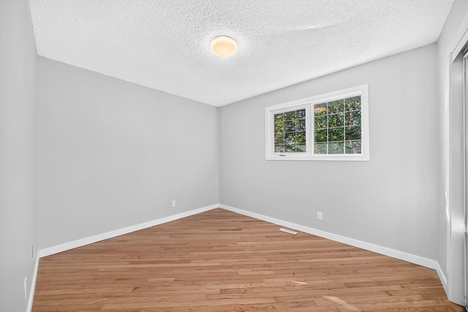 16 Dovely Way SE