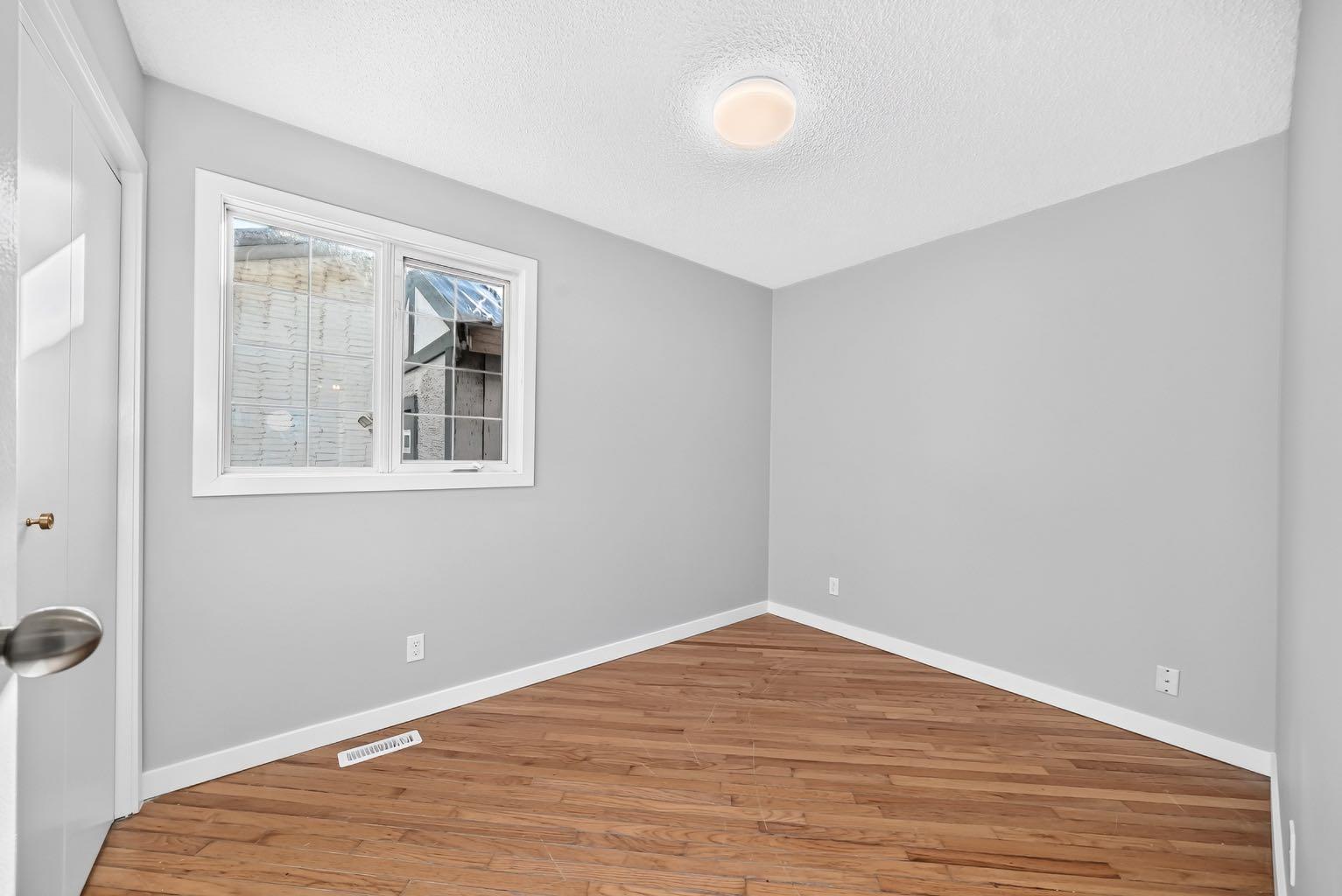 16 Dovely Way SE