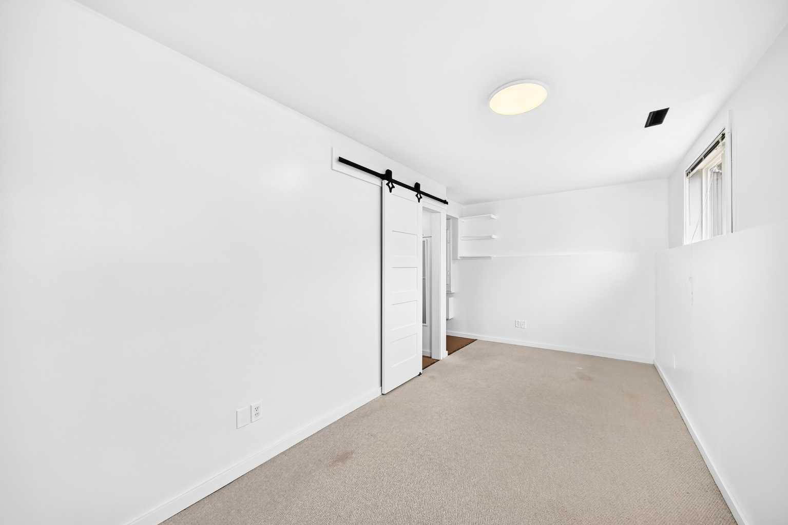 117 Bridleglen Manor SW