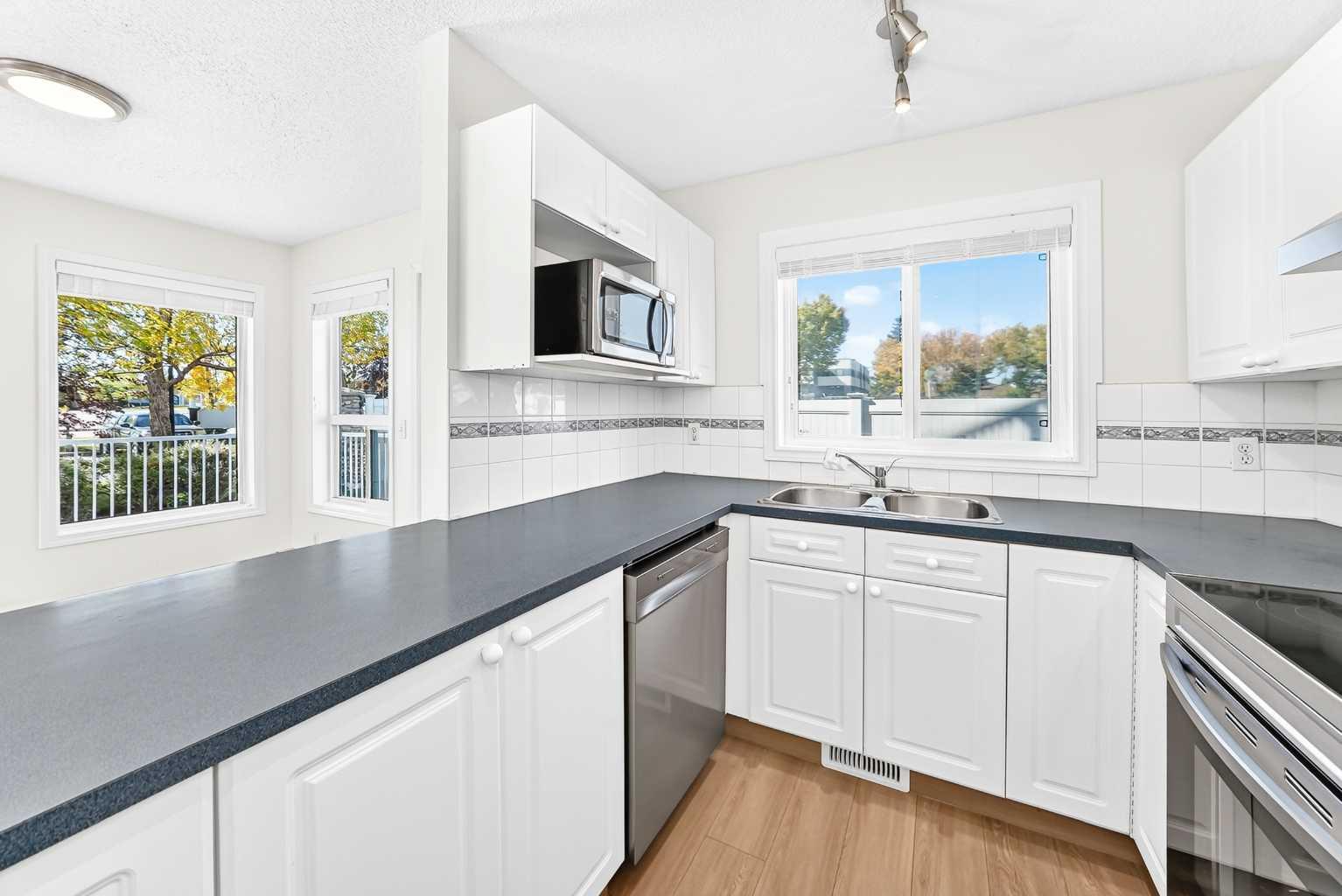 103, 7 Harvest Gold Manor NE
