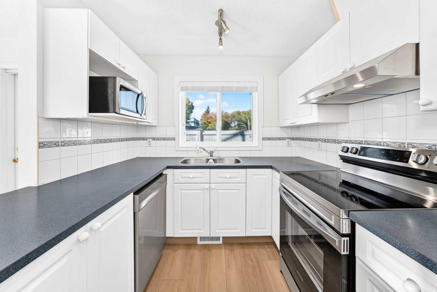103, 7 Harvest Gold Manor NE