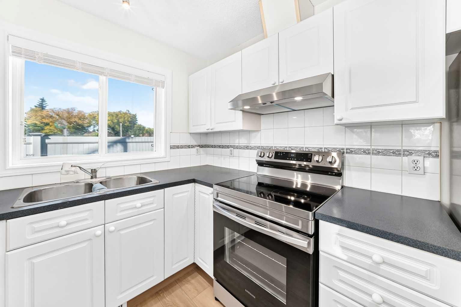 103, 7 Harvest Gold Manor NE