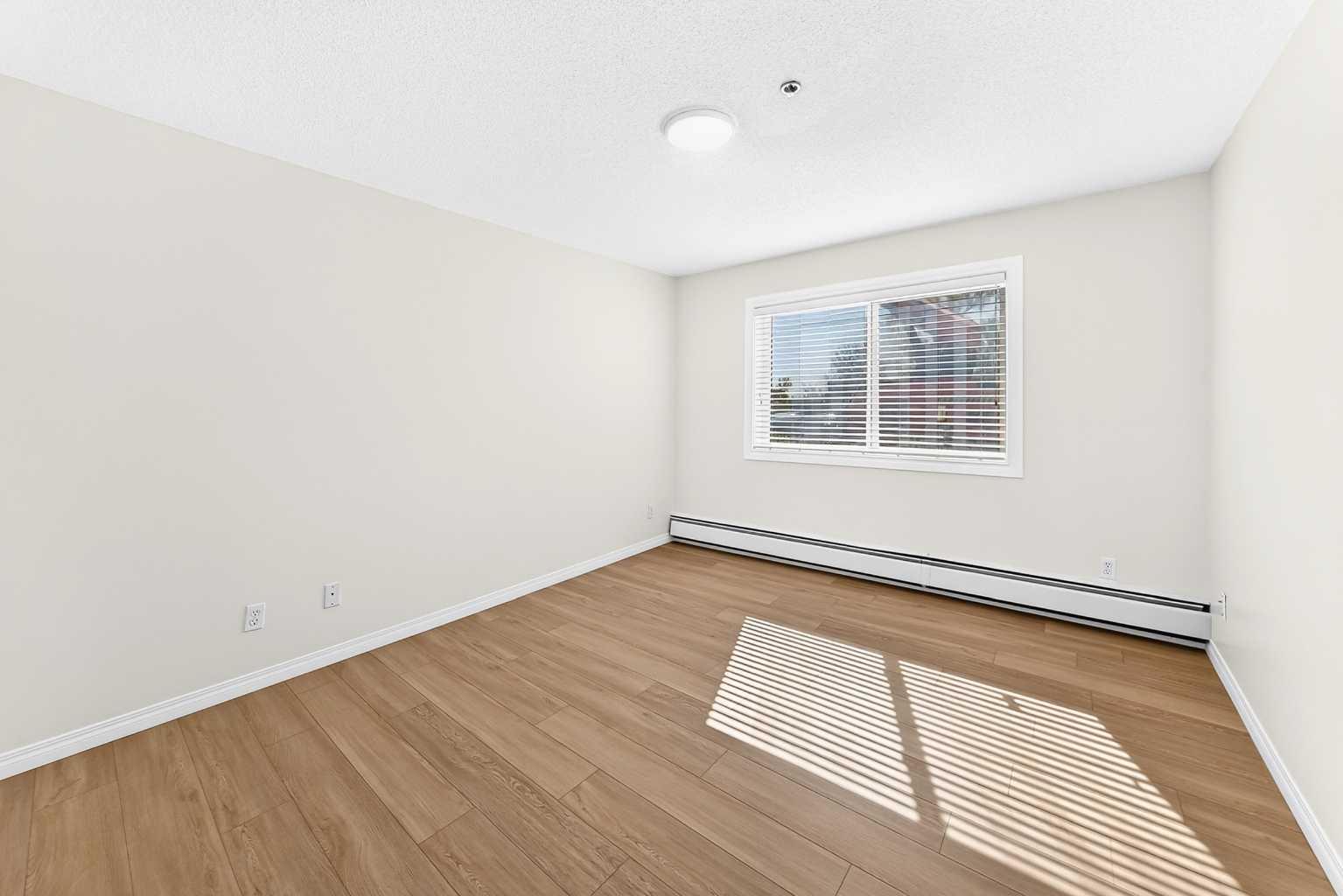 103, 7 Harvest Gold Manor NE