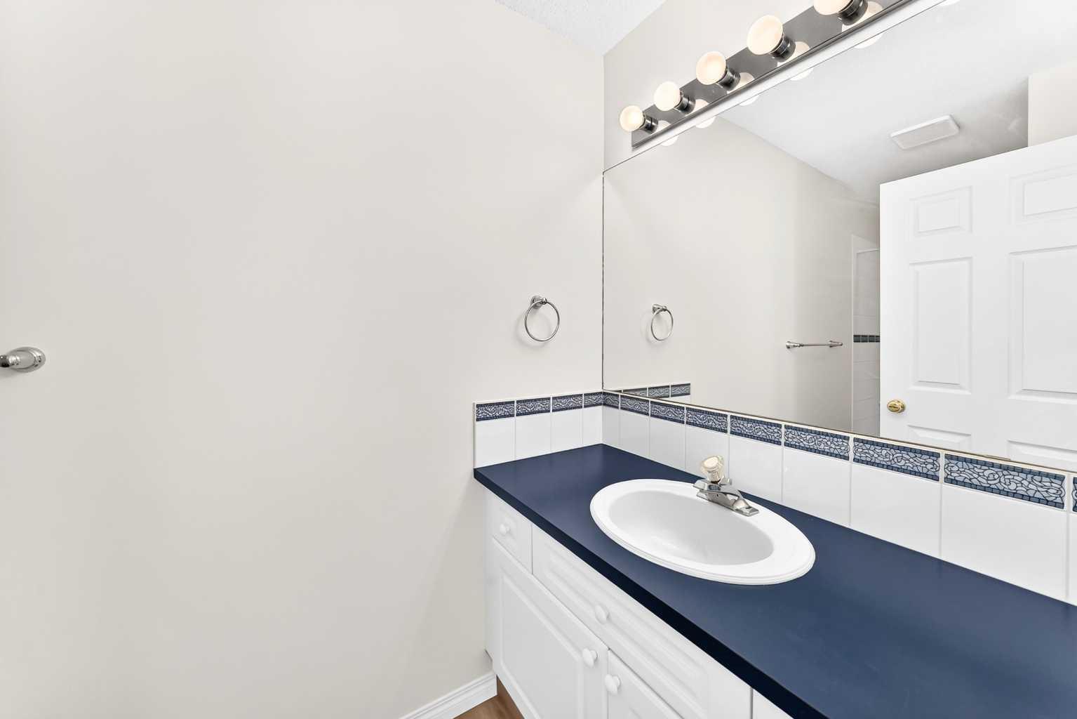 103, 7 Harvest Gold Manor NE